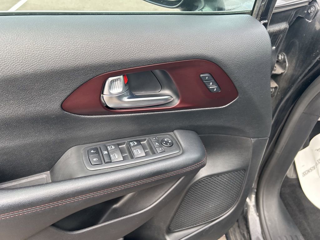 Used 2019 Chrysler Pacifica Limited image 22