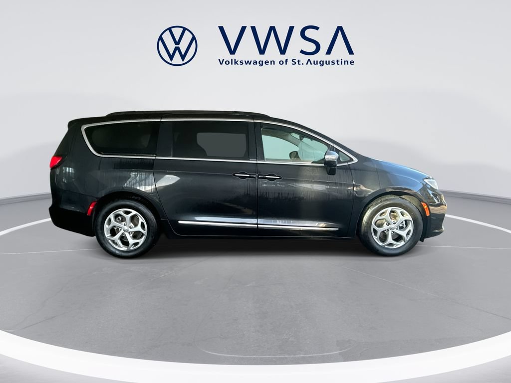 Used 2023 Chrysler Pacifica Limited FWD image 8