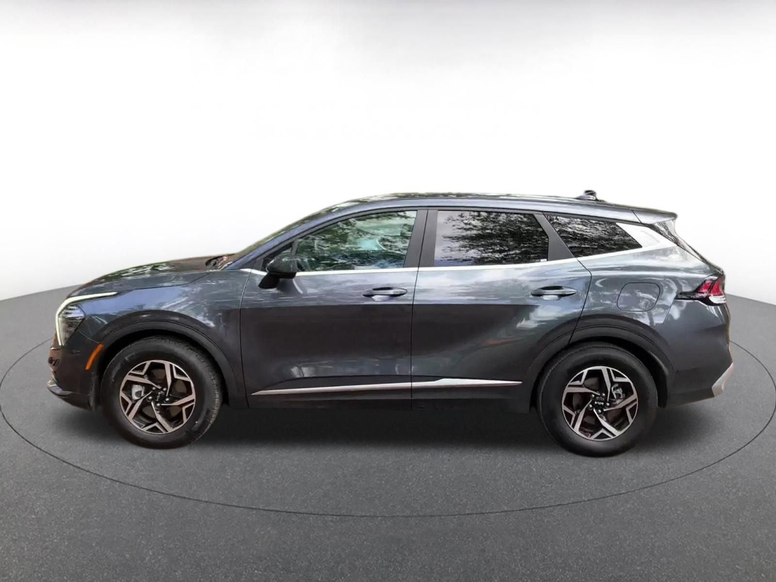Used 2025 Kia Sportage LX FWD image 9