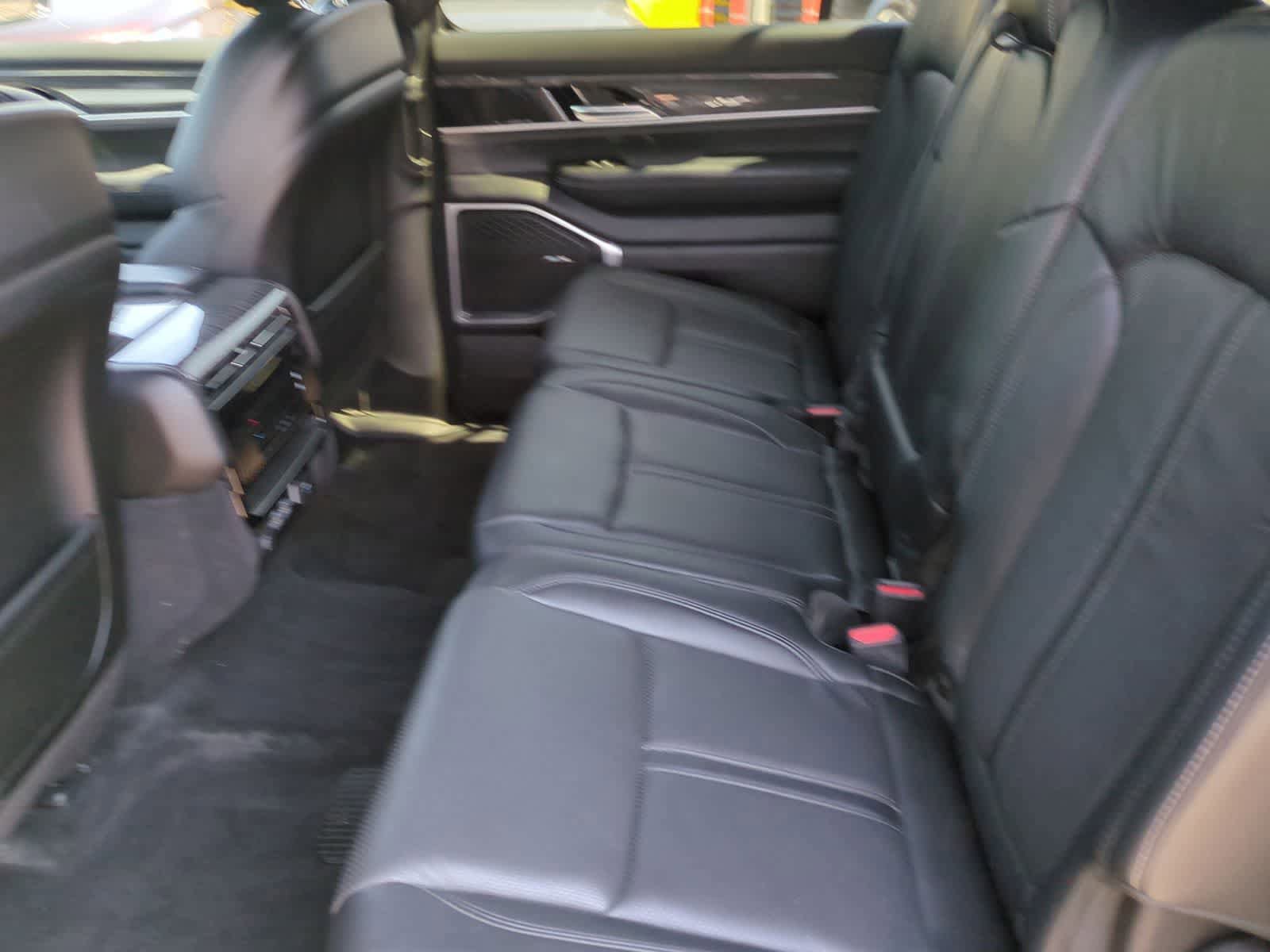Used 2022 Jeep Wagoneer Series II AWD/4WD image 19