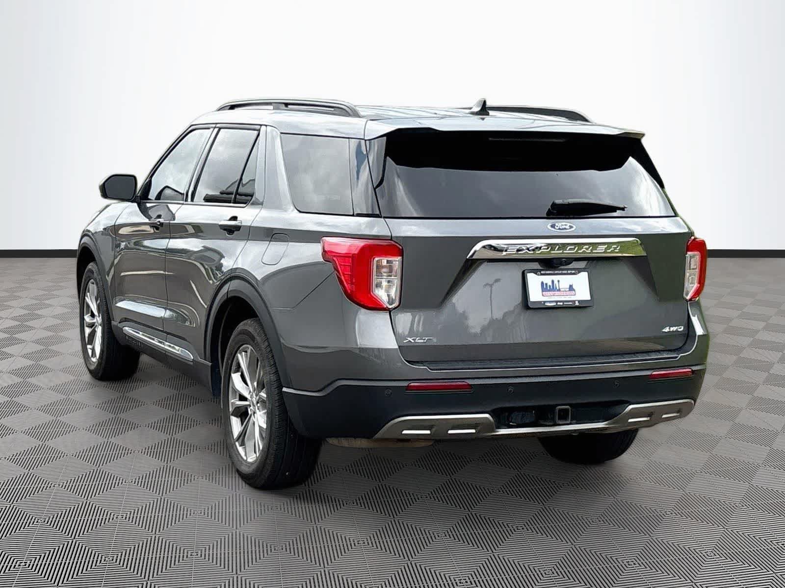 Used 2023 Ford Explorer XLT w/ Equipment Group 202A AWD/4WD image 7