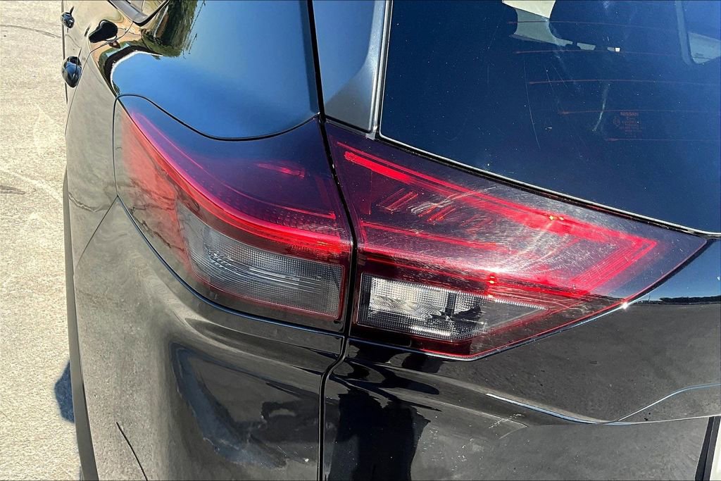 Used 2022 Nissan Rogue SV FWD image 22