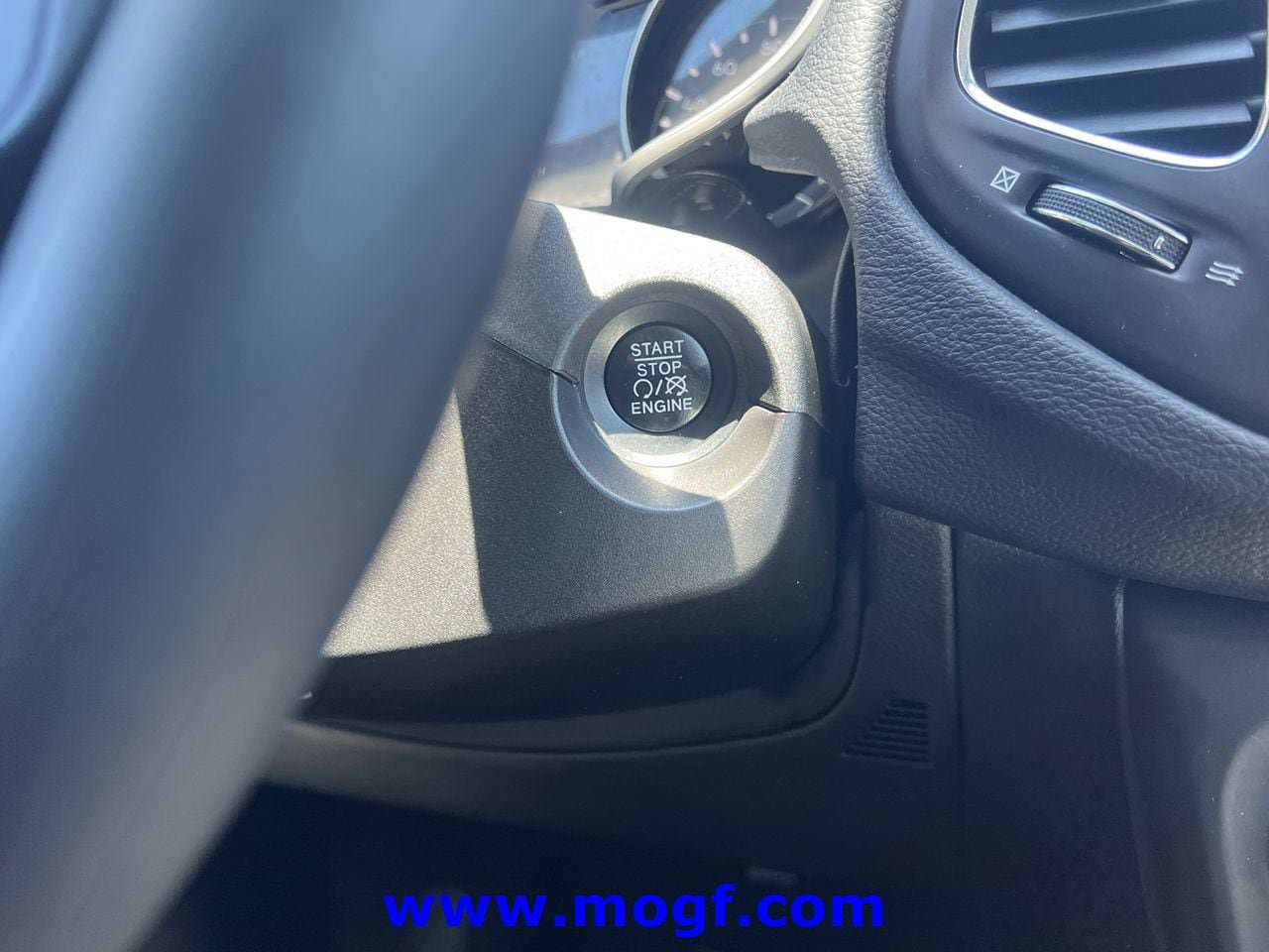 Used 2018 Jeep Compass Latitude w/ Popular Equipment Group FWD image 9