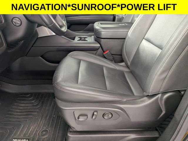 Used 2022 Chevrolet Suburban Z71 w/ Luxury Package image 14