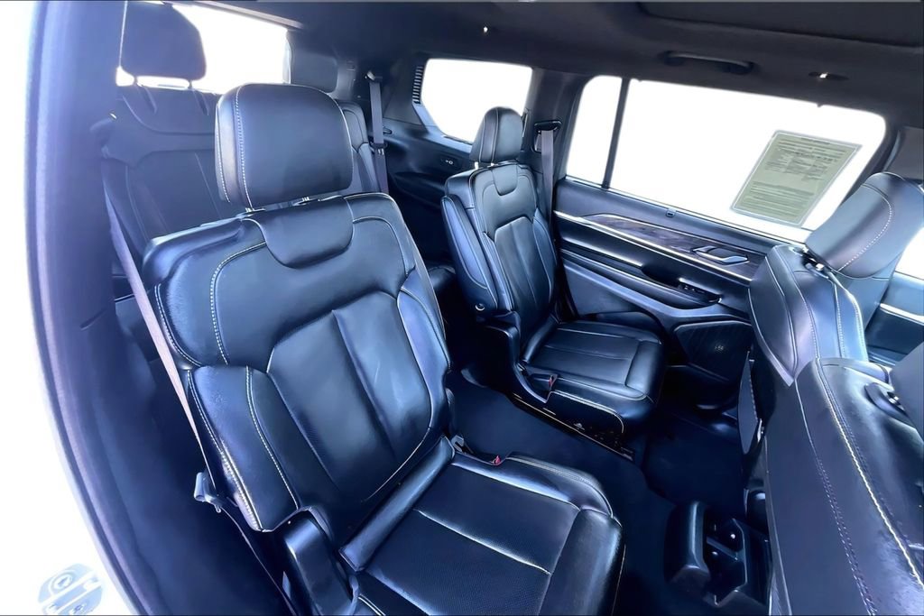 Used 2024 Jeep Grand Cherokee L Limited w/ Luxury Tech Group II AWD/4WD image 23