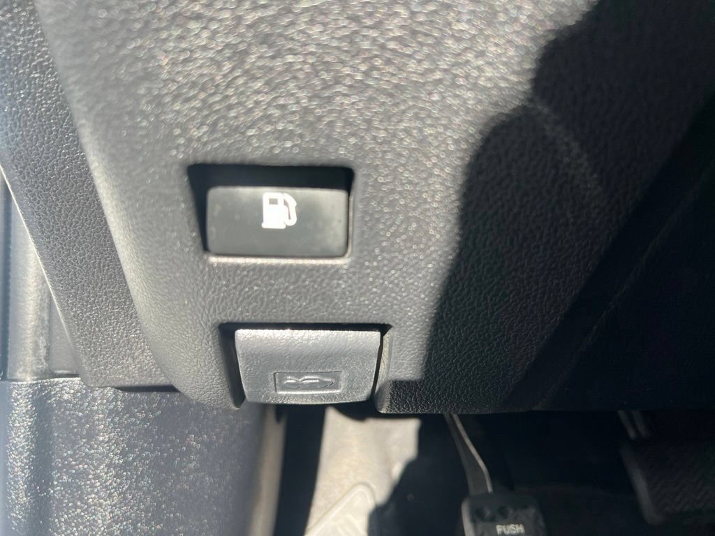 Used 2021 Toyota Prius L Eco FWD image 39