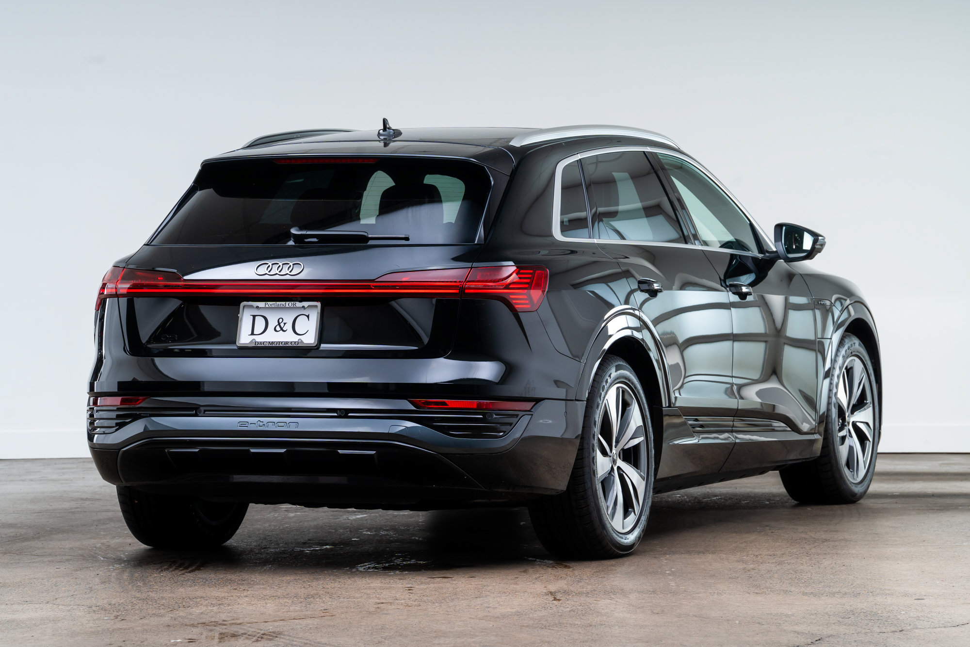 Used 2024 Audi Q8 e-tron Premium Plus w/ Premium Plus Package AWD/4WD image 7