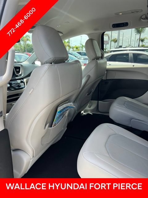 Used 2019 Chrysler Pacifica Touring-L w/ Advanced Safetytec Group FWD image 10