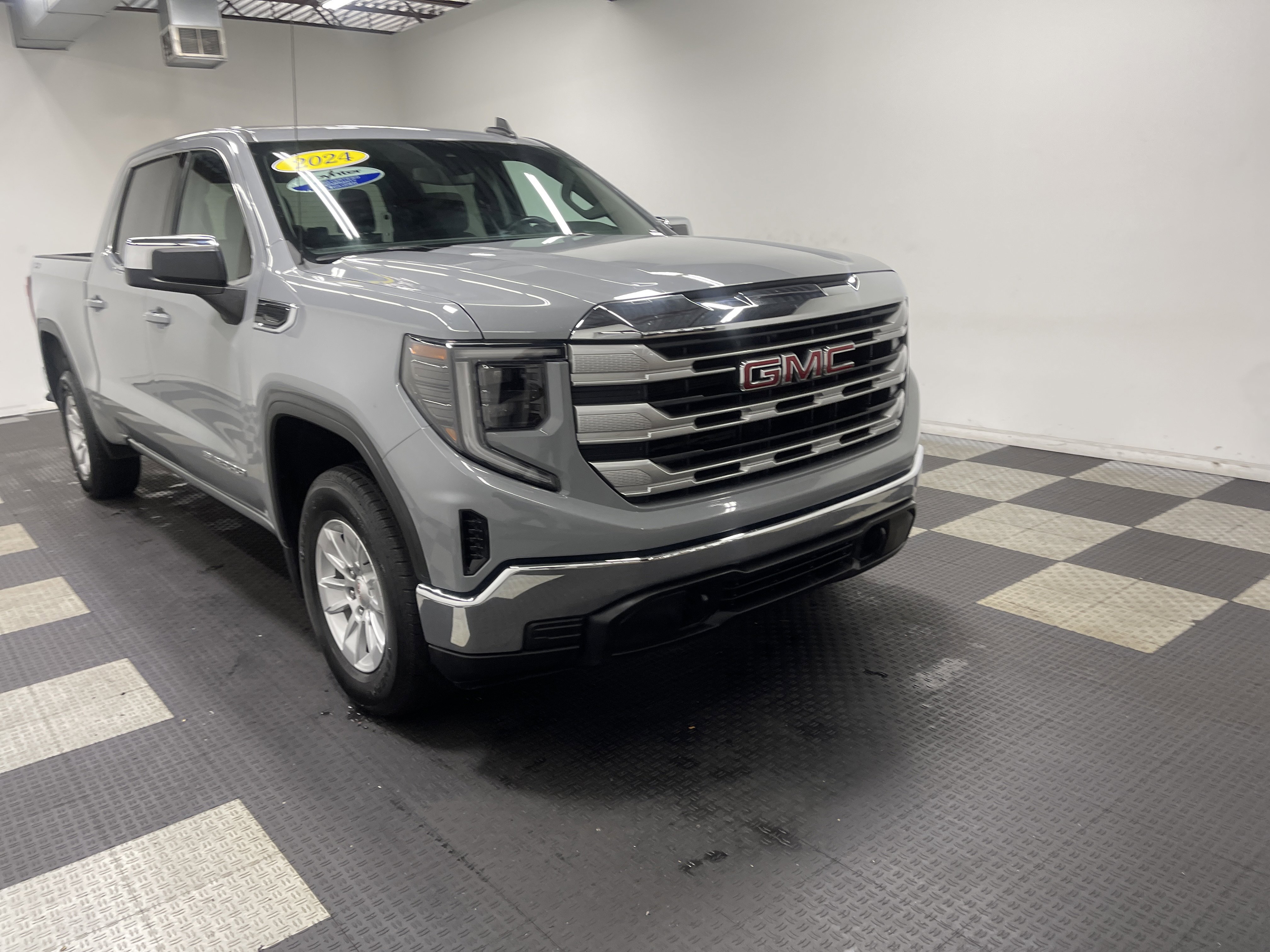 Used 2024 GMC Sierra 1500 SLE AWD/4WD image 6