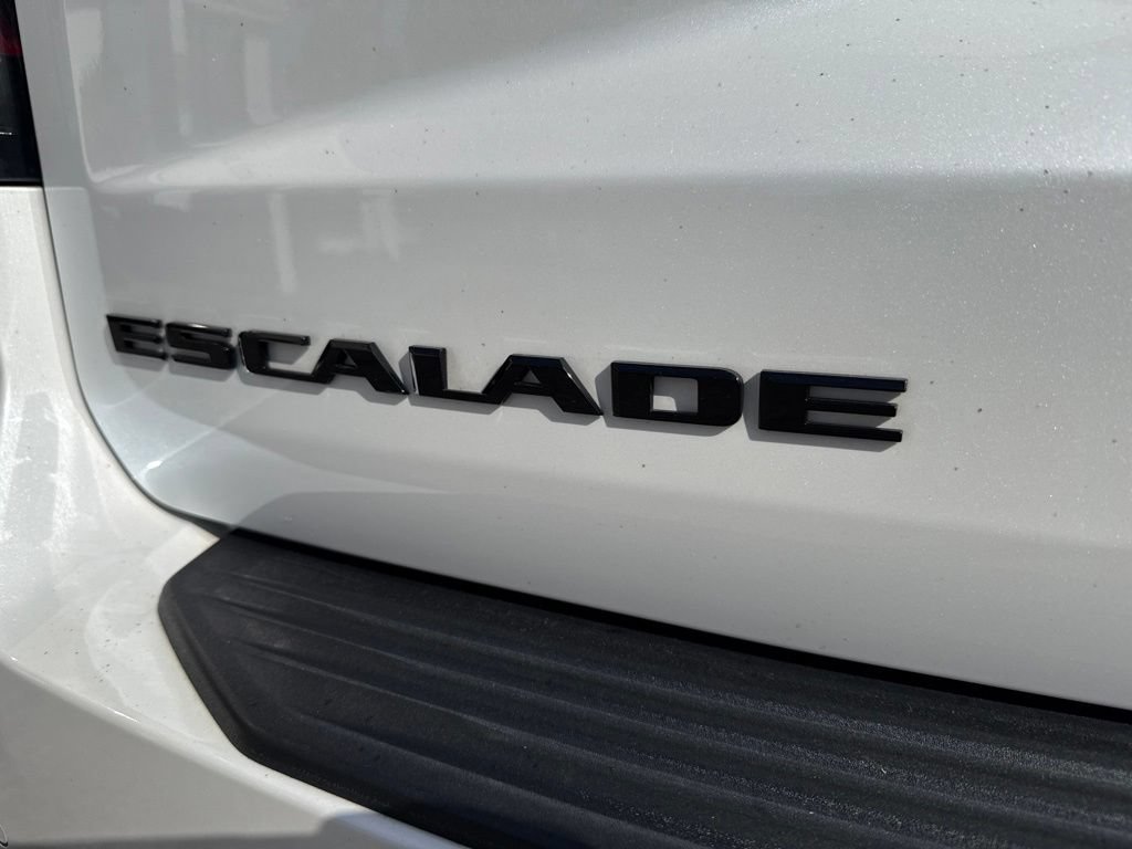 Used 2022 Cadillac Escalade Premium Luxury AWD/4WD image 4