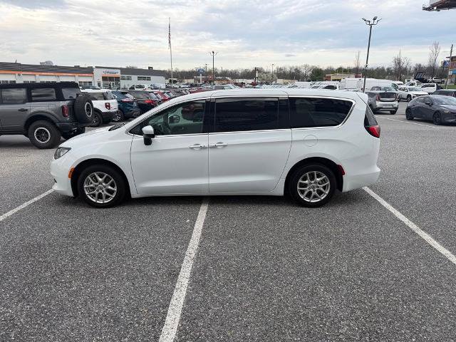 Used 2023 Chrysler Voyager LX image 5