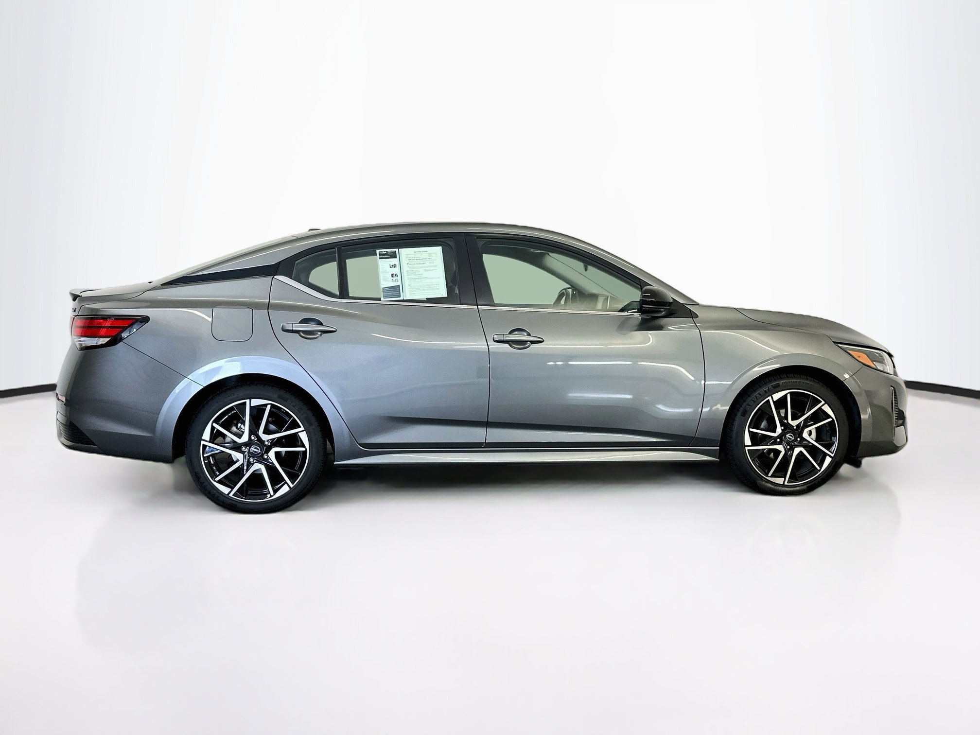 Used 2025 Nissan Sentra SR FWD image 10