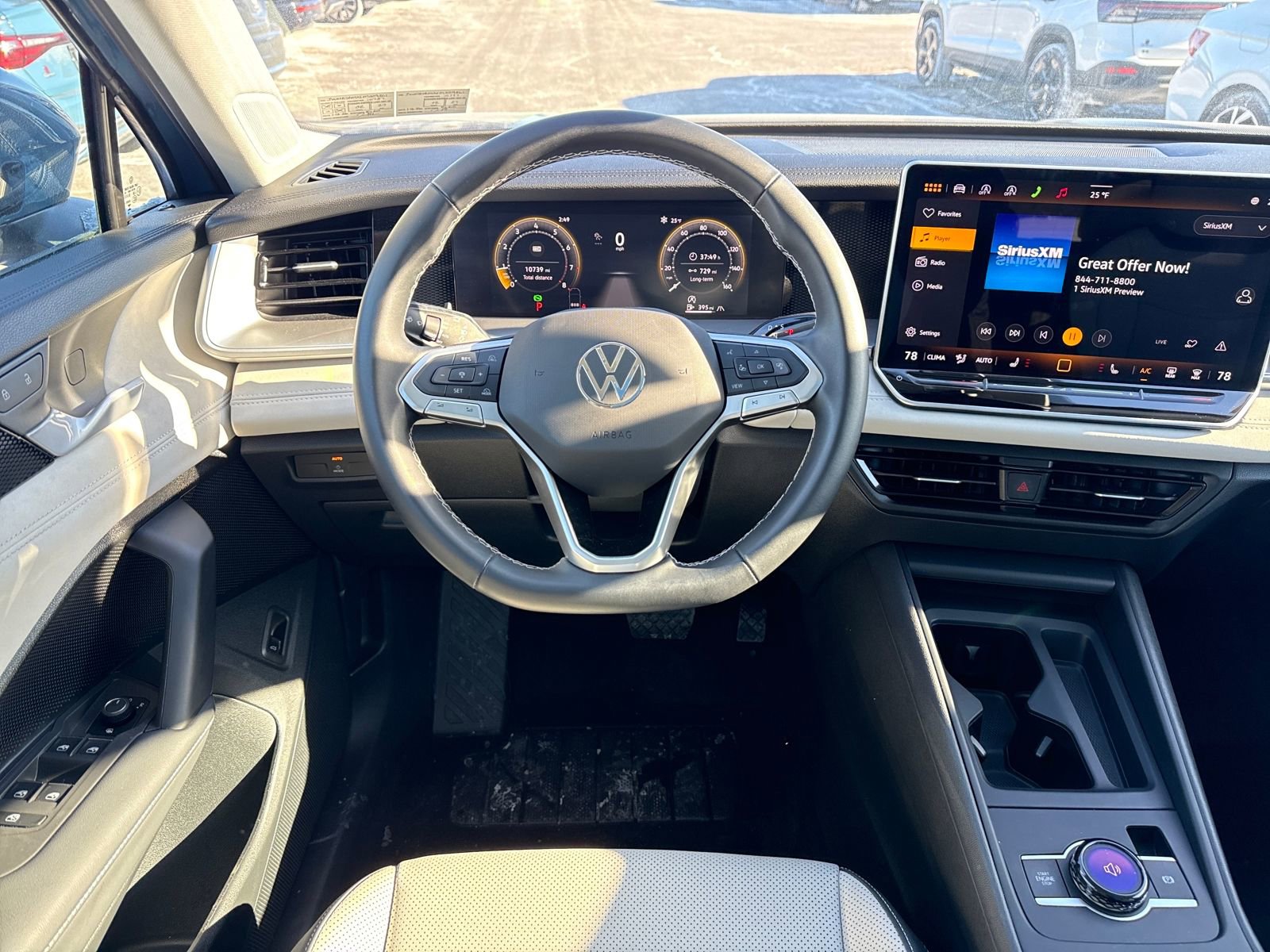 Used 2025 Volkswagen Tiguan SE AWD/4WD image 16
