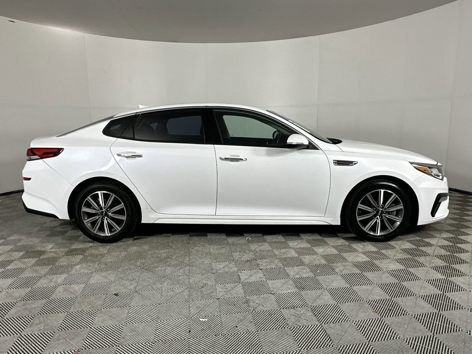 Used 2020 Kia Optima EX image 13