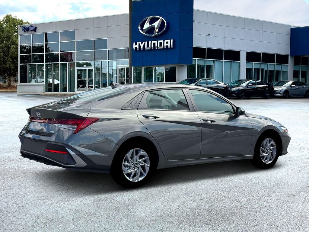 New 2026 Hyundai Elantra Hybrid FWD image 10