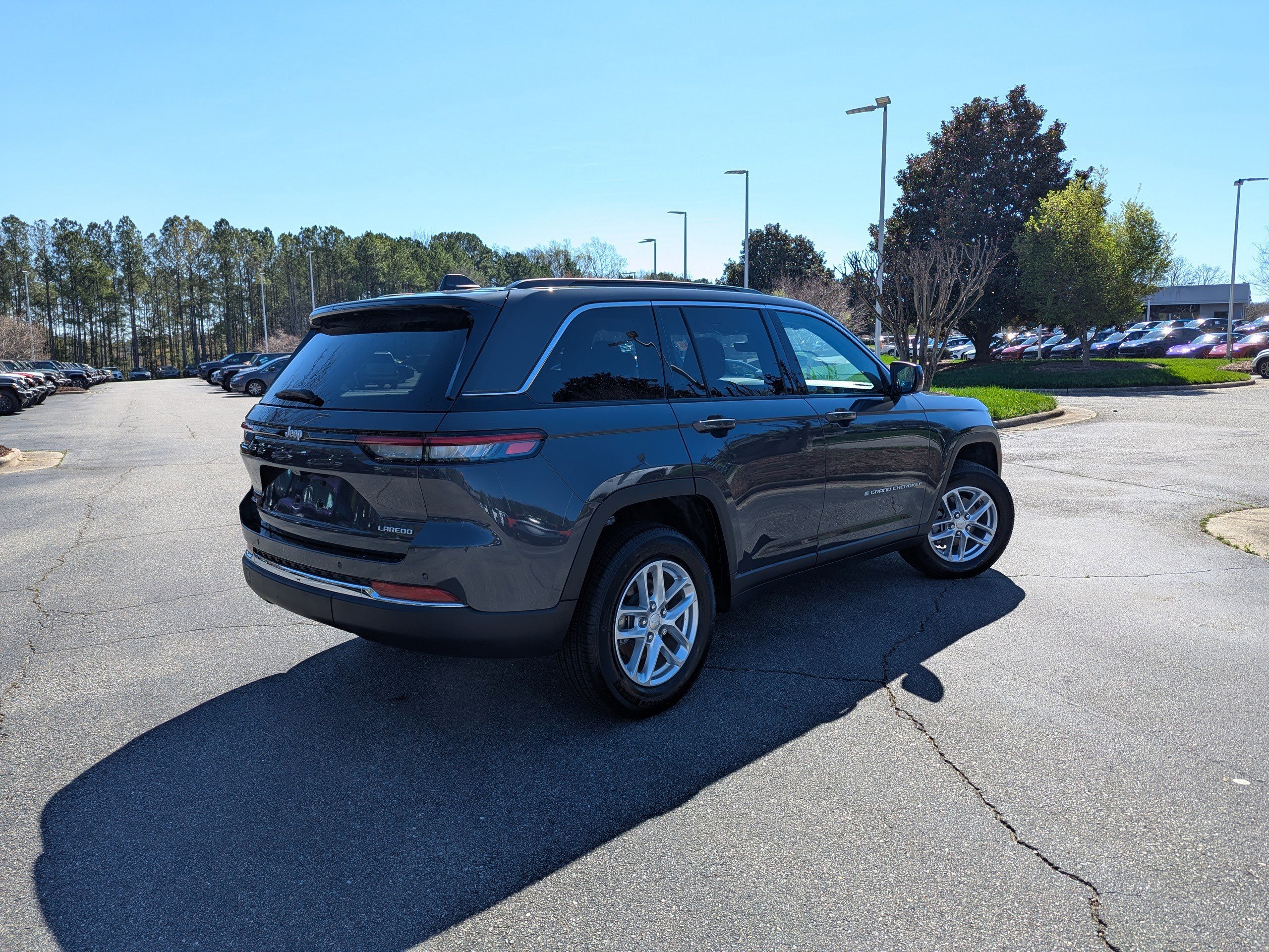 Certified 2025 Jeep Grand Cherokee Laredo X w/ Luxury Tech Group I image 5