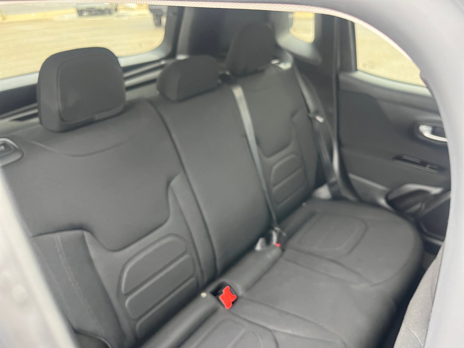 Used 2020 Jeep Renegade Latitude w/ UConnect 8.4 Nav Group image 18