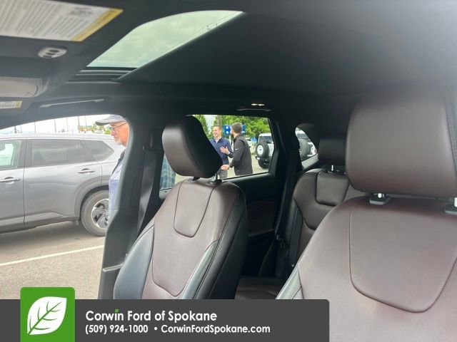 Used 2020 Ford Edge Titanium w/ Equipment Group 301A AWD/4WD image 12
