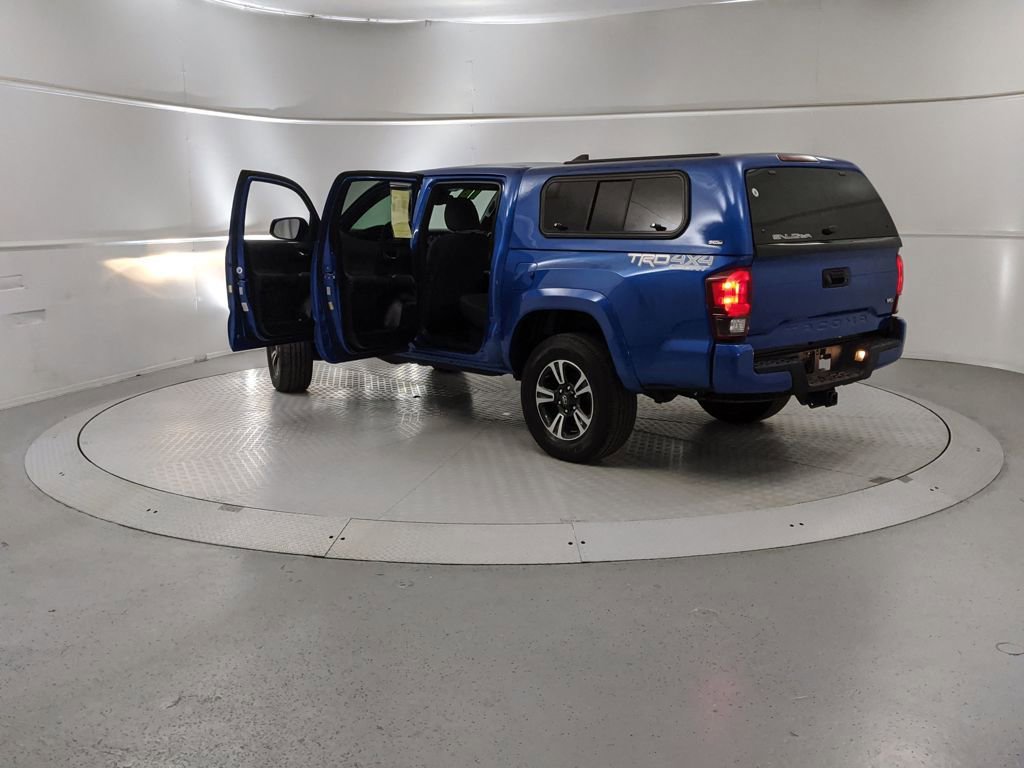 Used 2018 Toyota Tacoma TRD Sport image 10