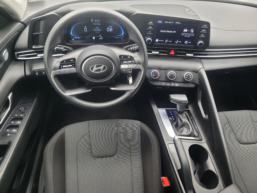 Used 2024 Hyundai Elantra SE FWD image 22