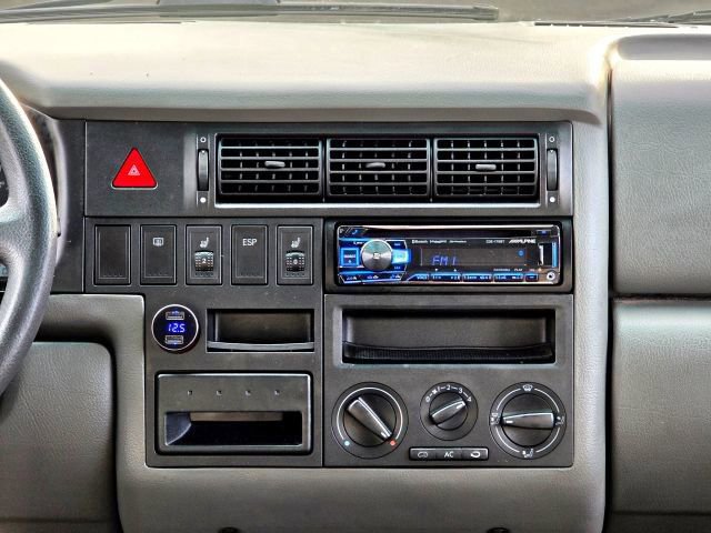 Used 2002 Volkswagen Eurovan MV FWD image 21