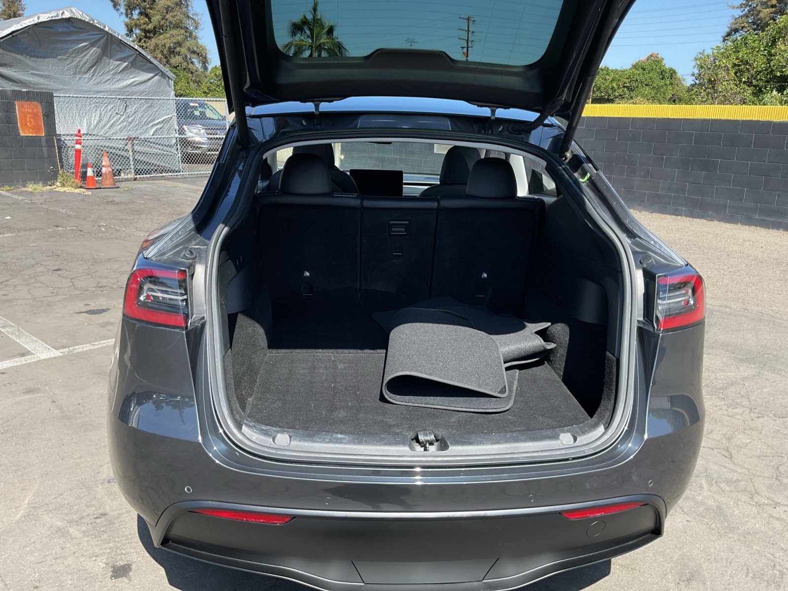 Used 2022 Tesla Model Y Long Range AWD/4WD image 21