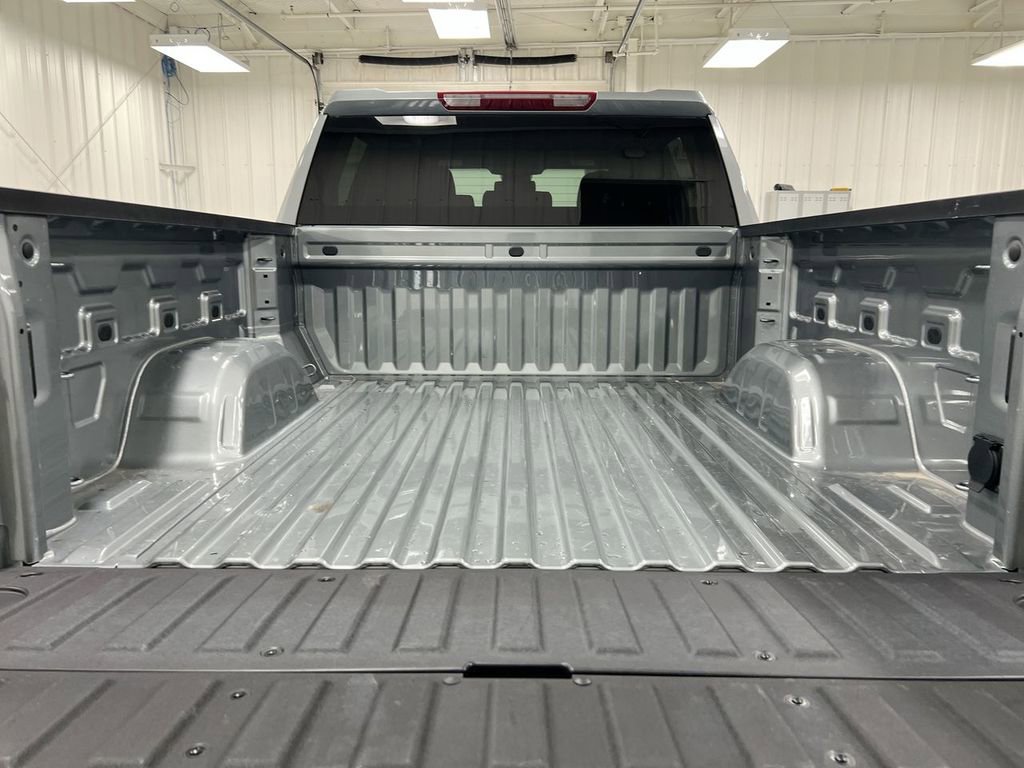 Used 2026 GMC Sierra 1500 SLT AWD/4WD image 23