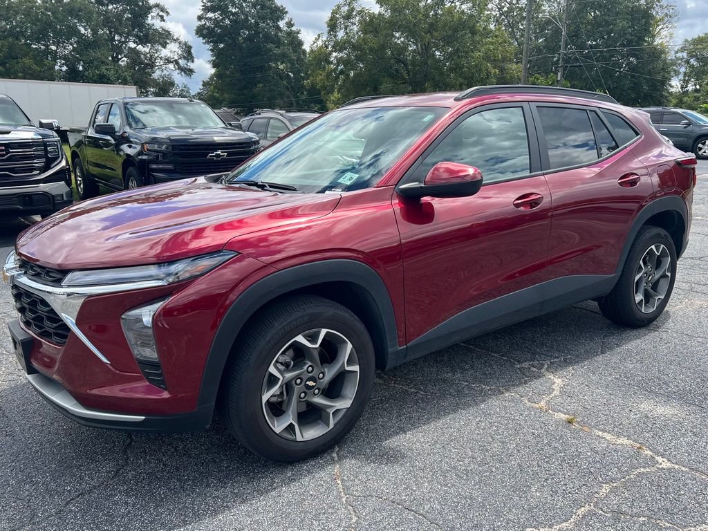 Used 2025 Chevrolet Trax LT FWD image 18