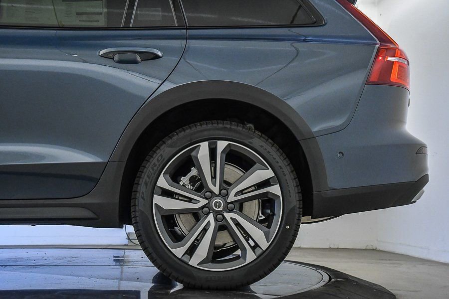 New 2026 Volvo V60 B5 Cross Country Plus w/ Climate Package image 10