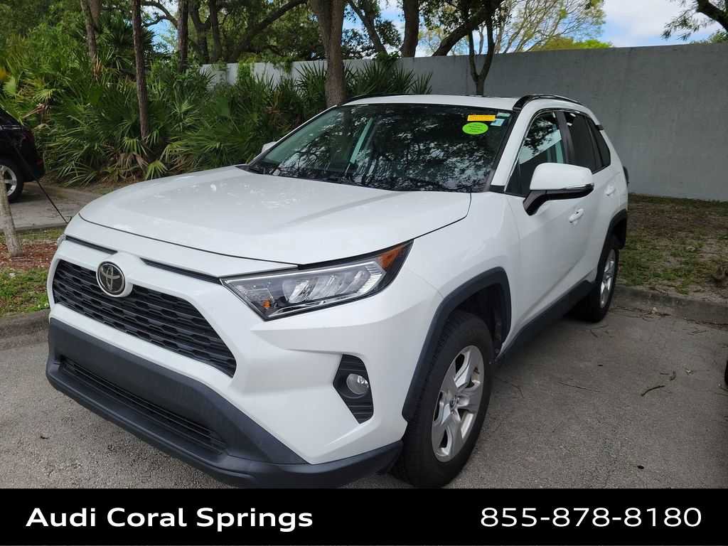 Used 2021 Toyota RAV4 XLE w/ Convenience Package FWD image 5