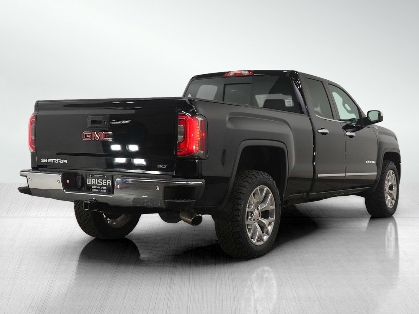 Used 2018 GMC Sierra 1500 SLT w/ SLT Premium Package image 5