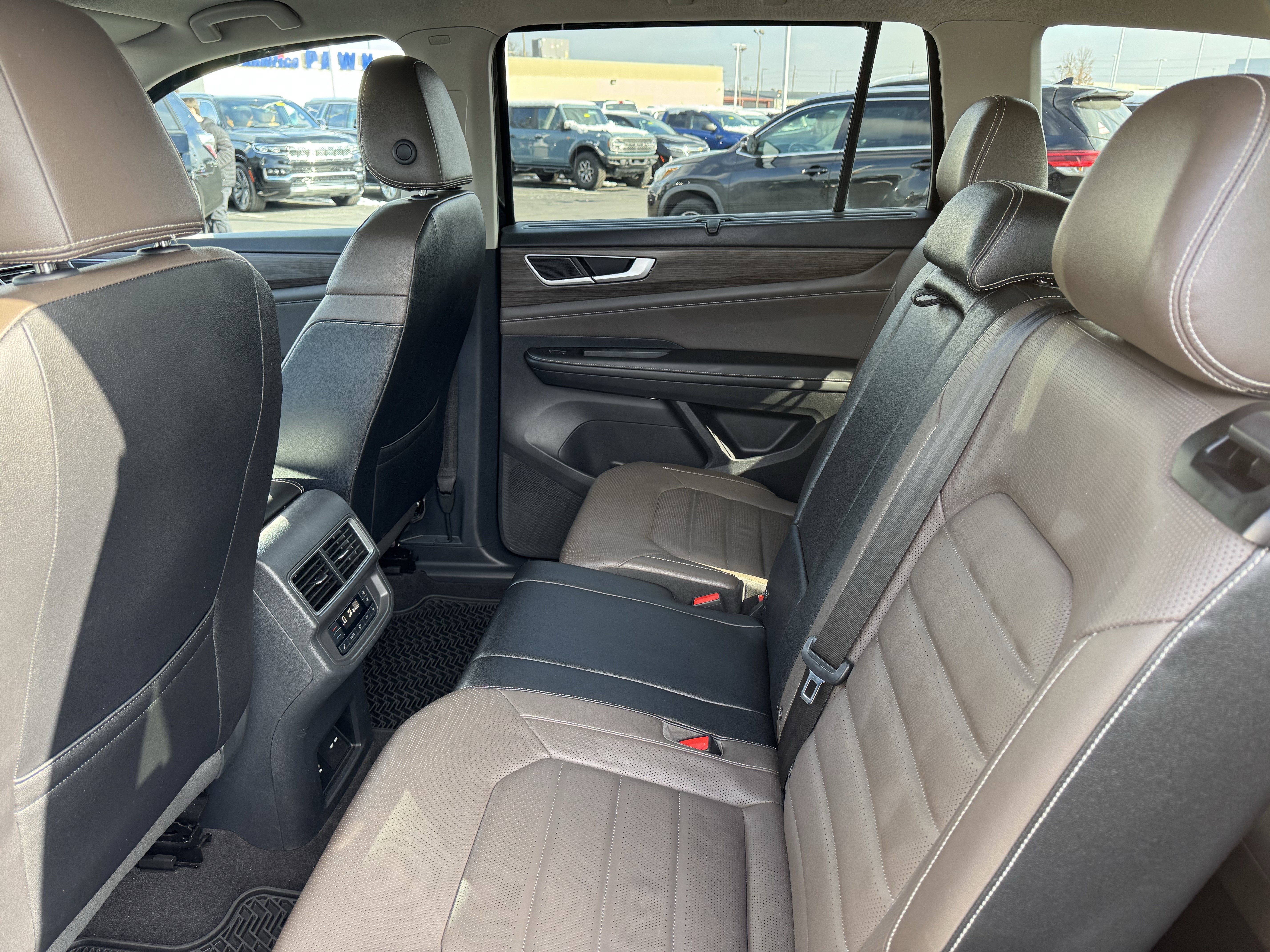 Used 2024 Volkswagen Atlas SEL image 35