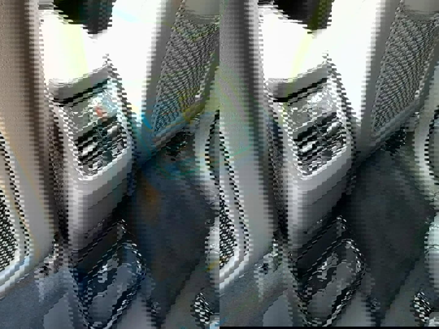 Certified 2023 Volvo XC90 B6 Ultimate w/ Lounge Package image 16