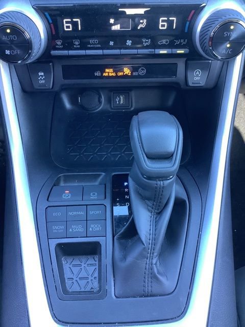 Used 2025 Toyota RAV4 XLE AWD/4WD image 21