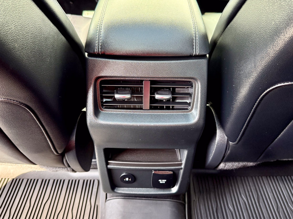 Used 2024 Ford Edge Titanium AWD/4WD image 35