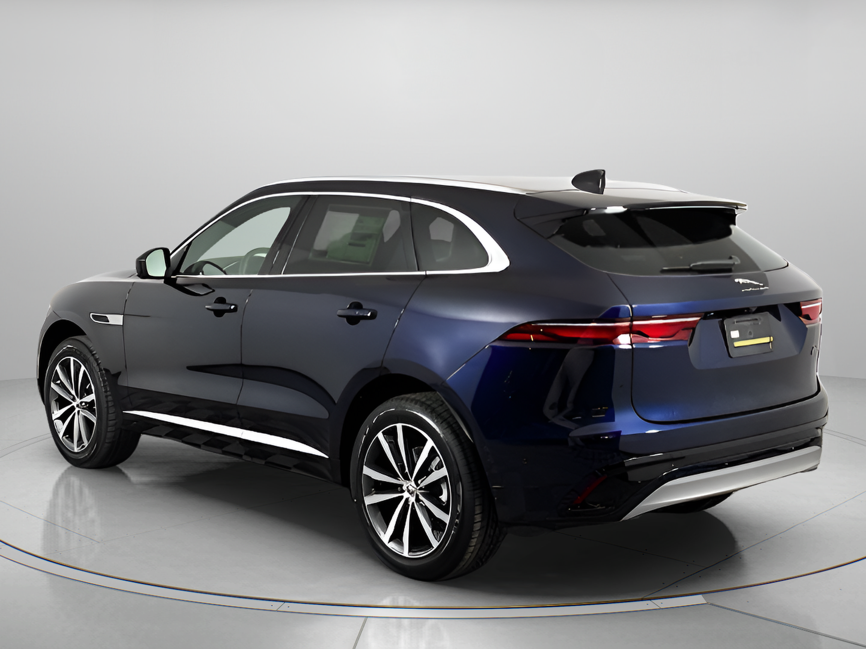 Used 2026 Jaguar F-PACE R-Dynamic S AWD/4WD image 3