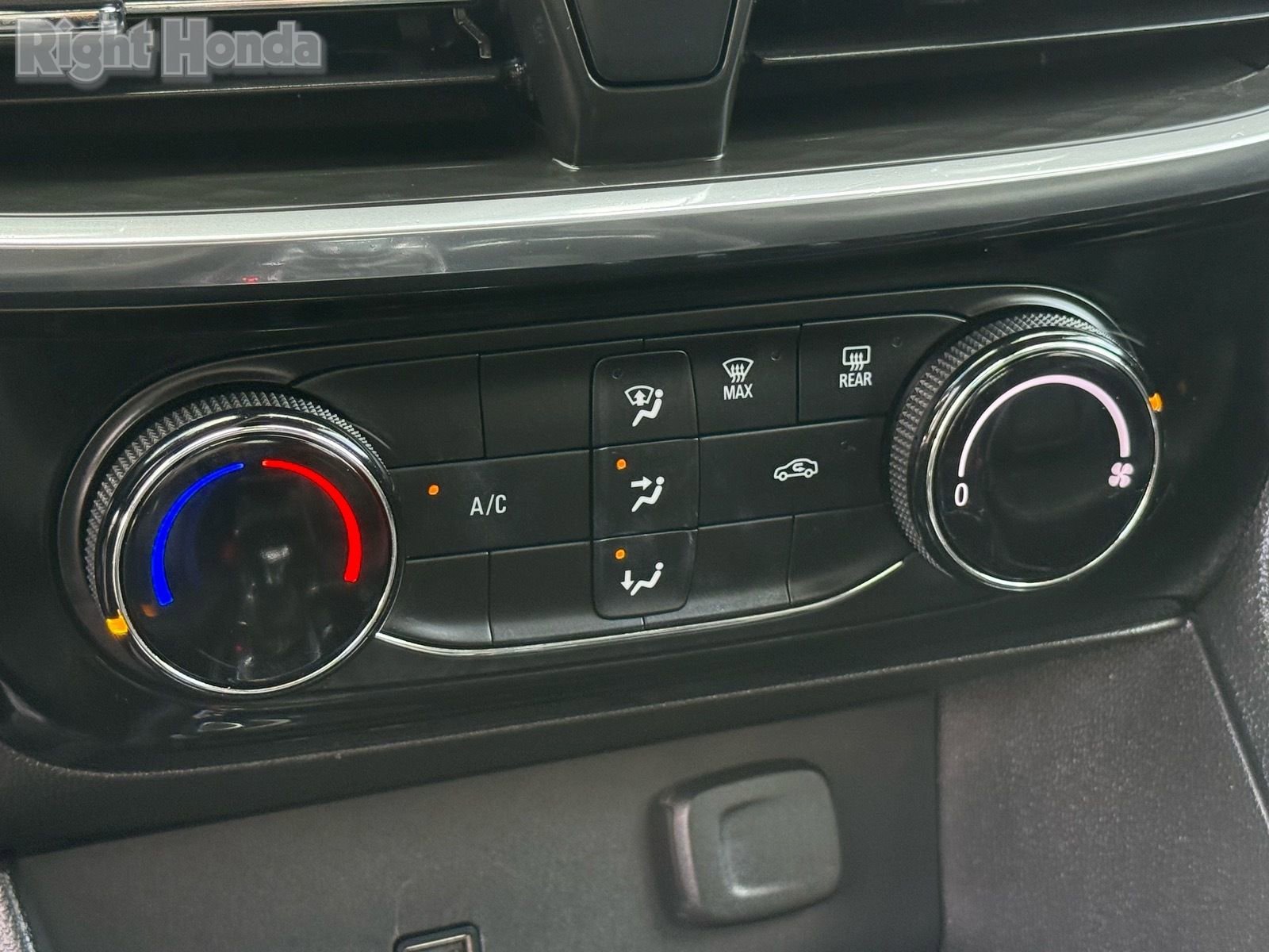 Used 2024 Buick Encore GX Sport Touring image 22