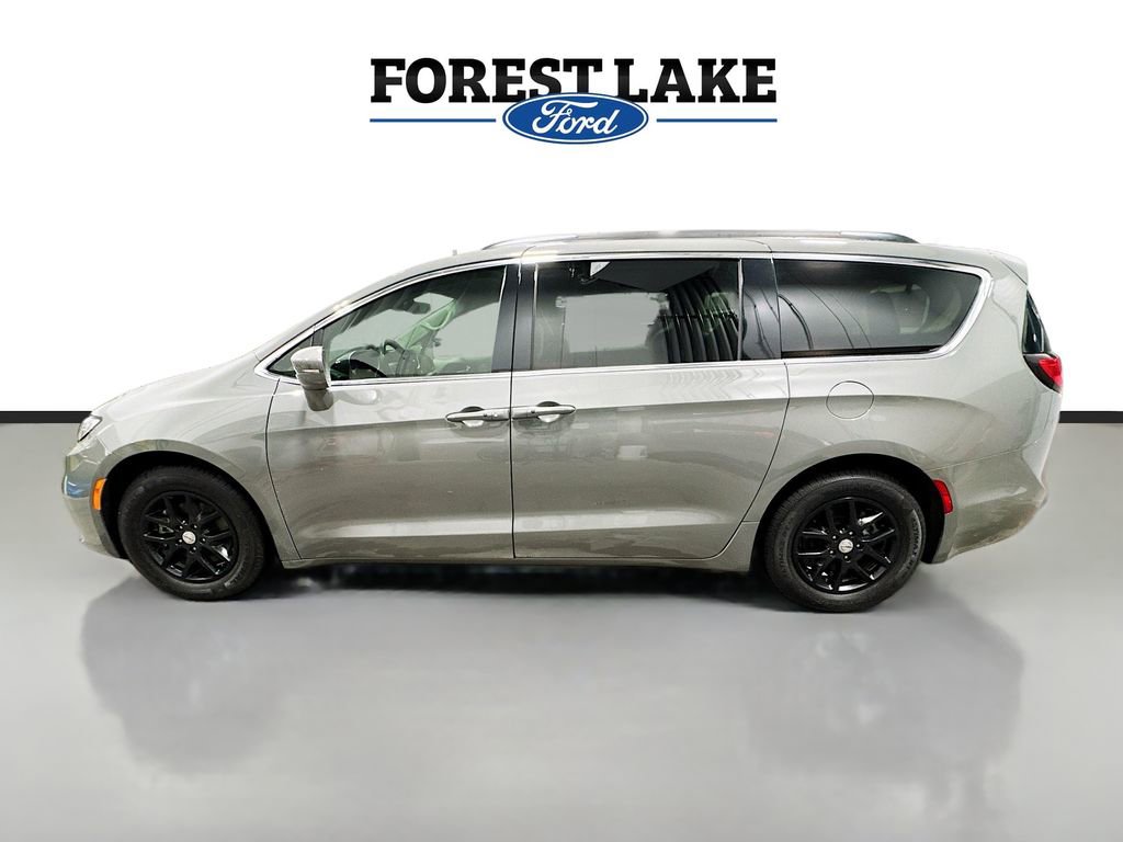 Used 2022 Chrysler Pacifica Touring-L image 4