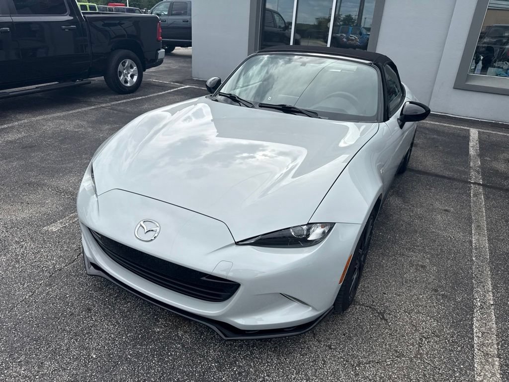 Used 2016 MAZDA MX-5 Miata Club w/ Brembo/BBS Package RWD image 13