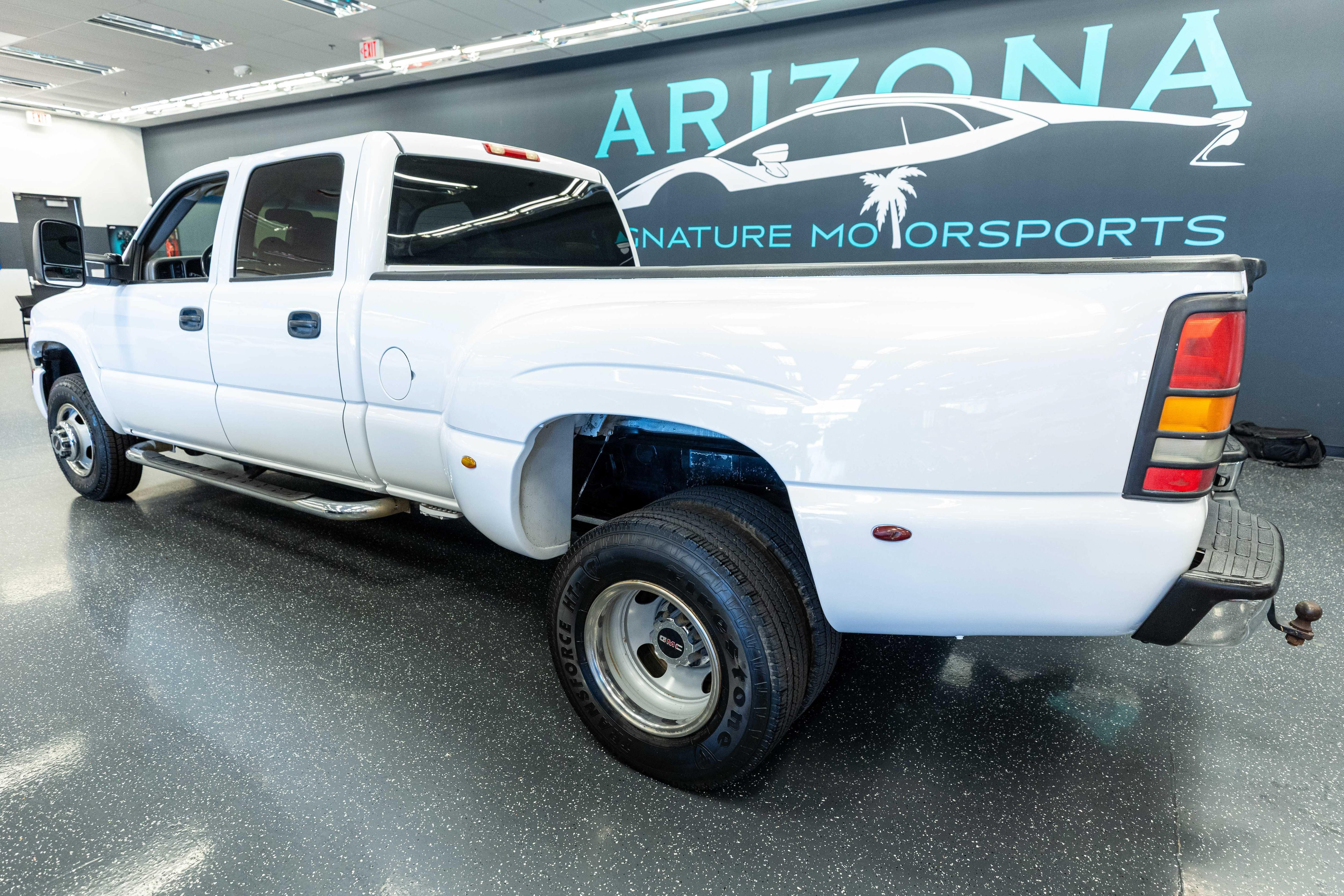 Used 2007 GMC Sierra 3500 SLT w/ Heavy-Duty Power Package AWD/4WD image 9