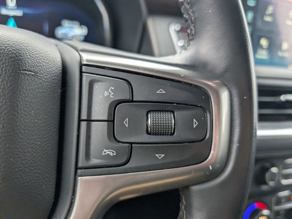 Used 2023 Chevrolet Suburban Premier image 16