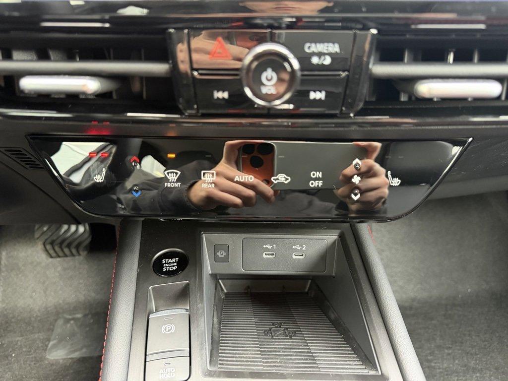 New 2026 Nissan Kicks SR w/ Cold Weather Package image 24