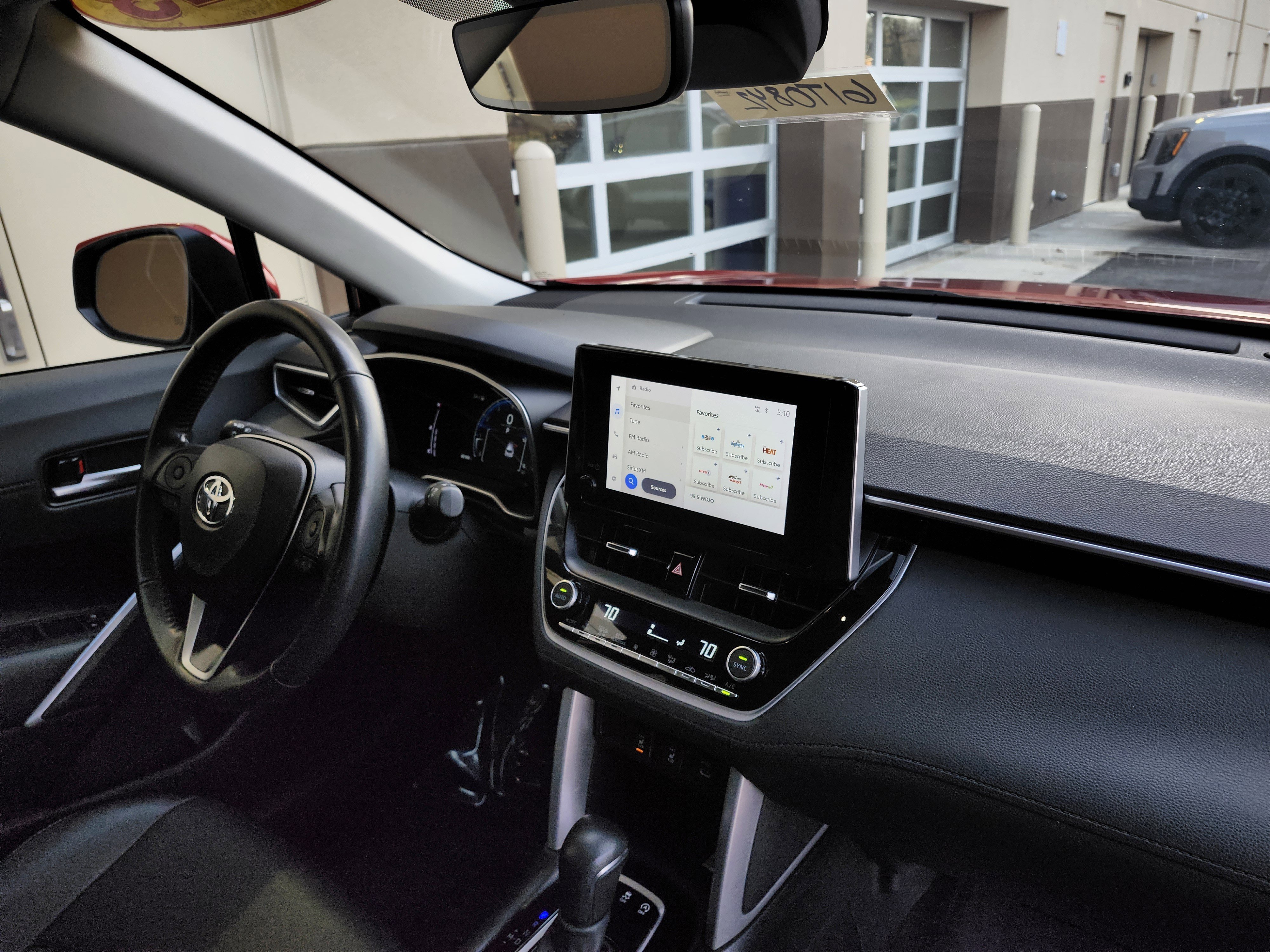 Used 2023 Toyota Corolla Cross XLE image 4