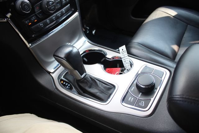 Used 2021 Jeep Grand Cherokee Limited AWD/4WD image 12