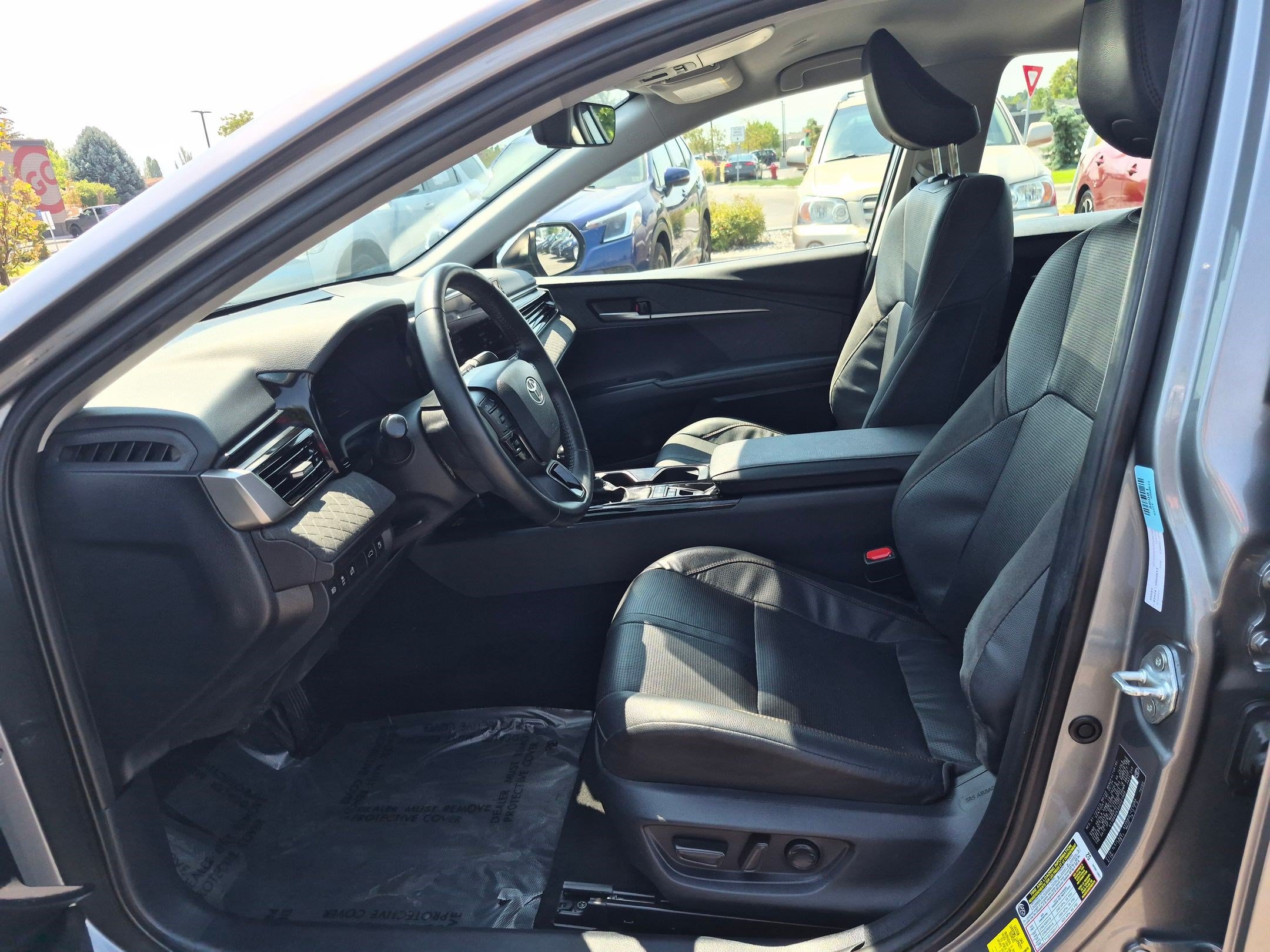 Used 2025 Toyota Camry XLE FWD image 17