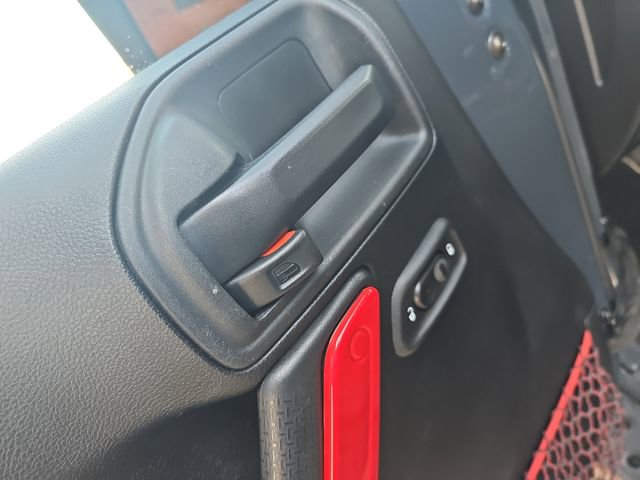 Used 2017 Jeep Wrangler Unlimited Rubicon image 13