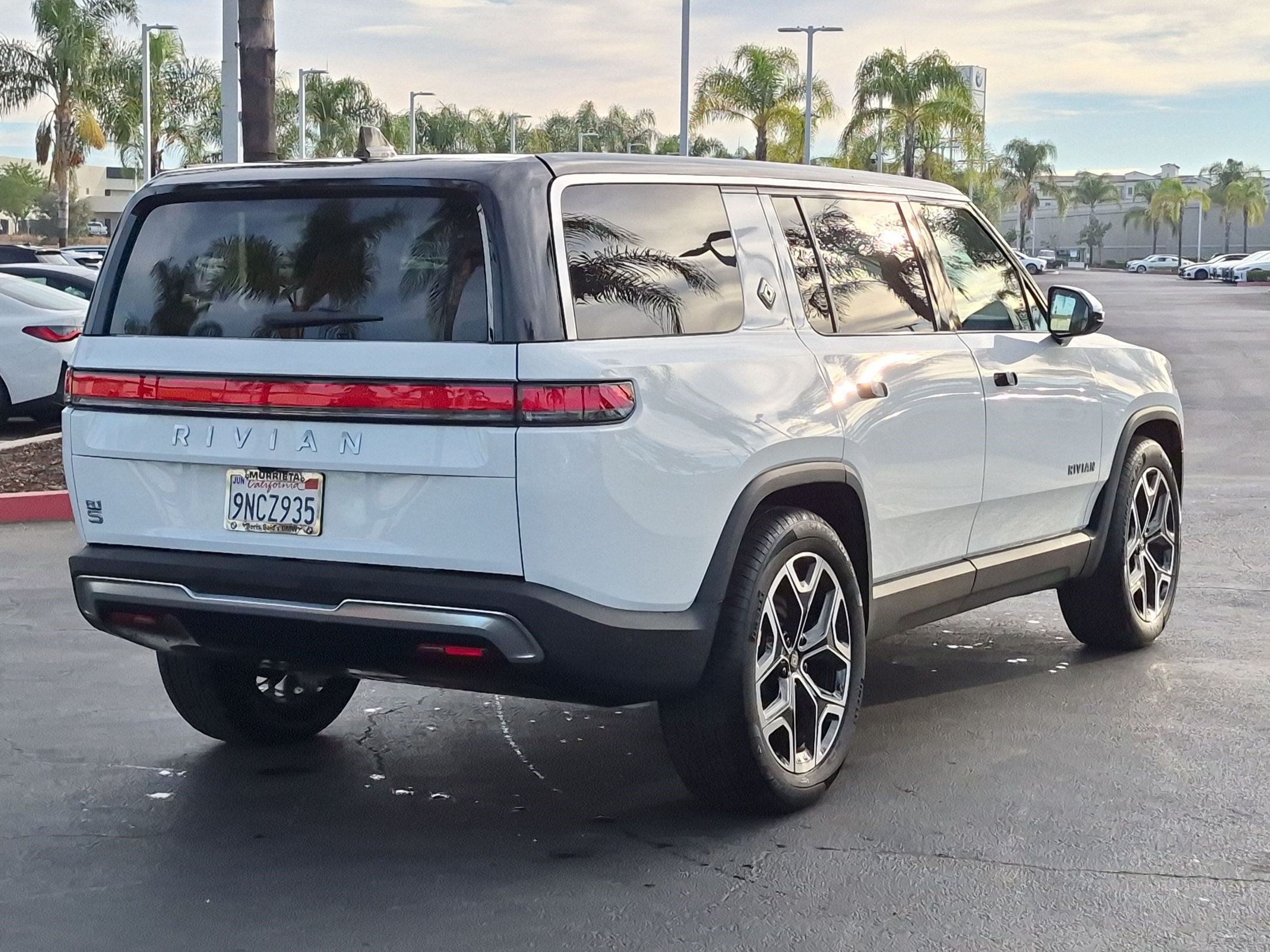 Used 2025 Rivian R1S Adventure AWD/4WD image 10