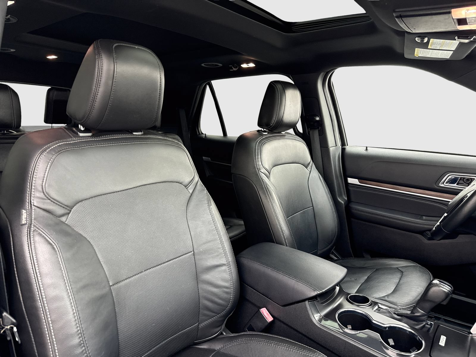 Used 2018 Ford Explorer Limited w/ Ford Safe & Smart Package FWD image 44