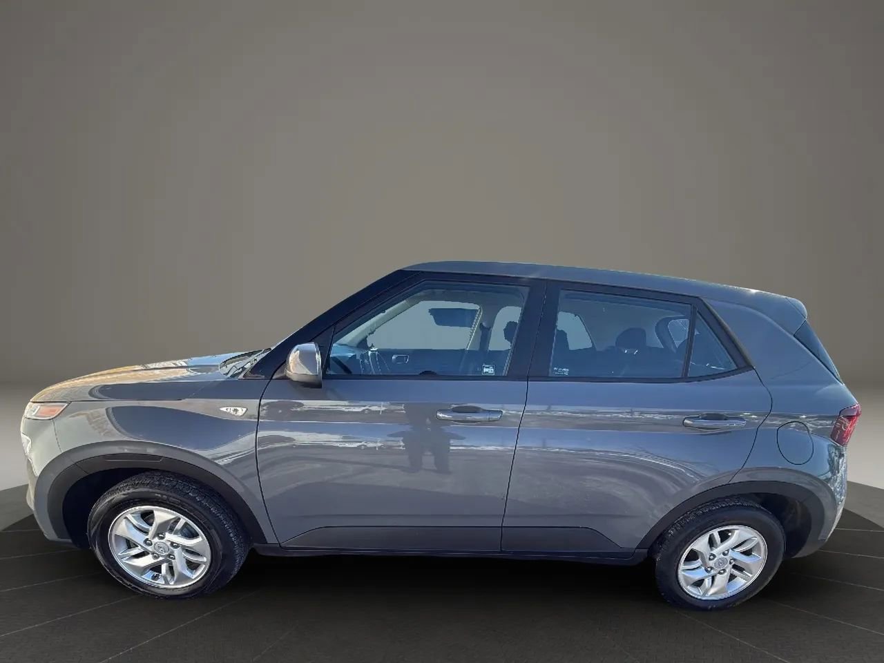 Used 2021 Hyundai Venue SE image 8