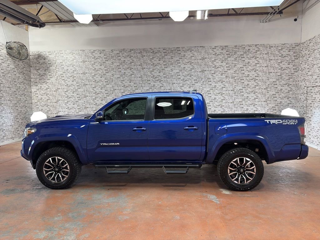 Used 2022 Toyota Tacoma TRD Sport w/ Technology Package AWD/4WD image 4